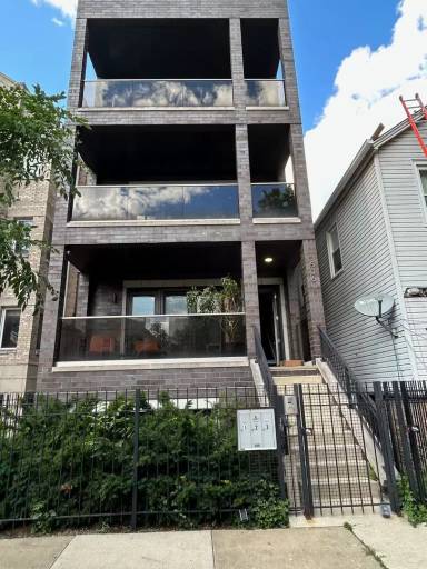 Main picture of 1506 W Superior St