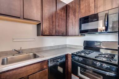 Main picture of 7301 N Sheridan Rd