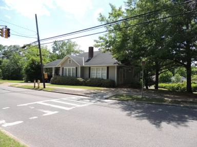 Main picture of 327 Fort Dale Rd