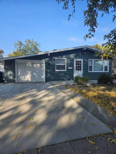 Main picture of 3319 Maple Ave