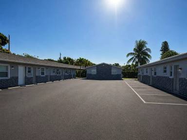 Main picture of 525 N 62nd Ave