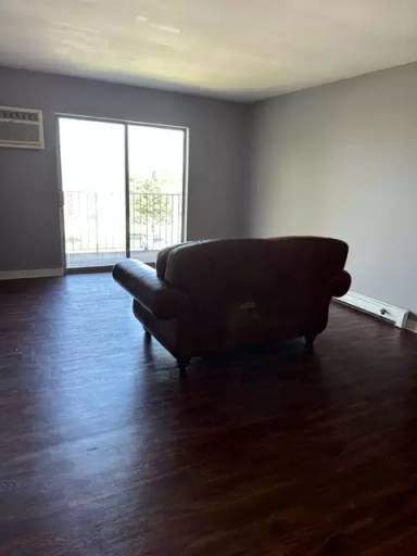 Main picture of 363 W Hawthorne Cir
