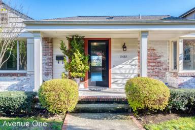 Main picture of 2428 36th Ave W