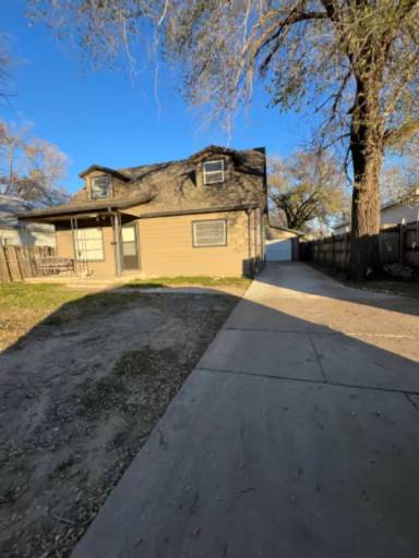Main picture of 2252 S Santa Fe St