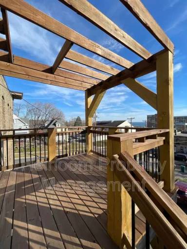 Main picture of 932 E 4th St