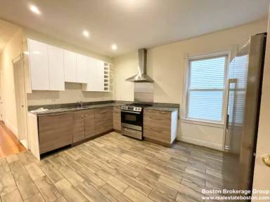 Main picture of 13 Sachem St