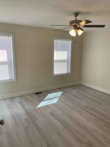 Main picture of 305 Oaklawn Ave