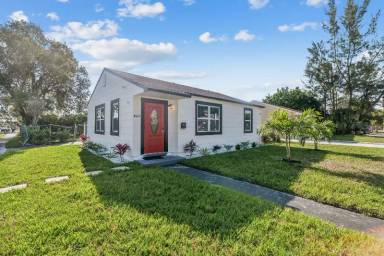 Main picture of 4614 Pinewood Ave