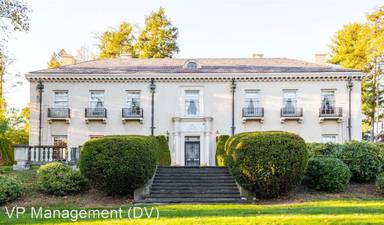 Main picture of 400 Maple St