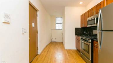 Main picture of 677 Lincoln Pl