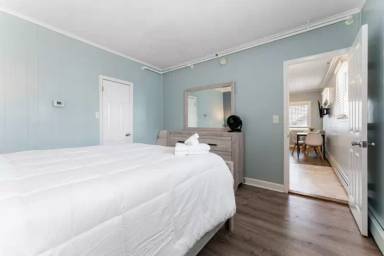 Main picture of 46 E Grand Ave