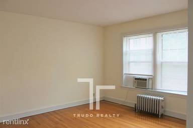 Main picture of 1115 W Oakdale Ave