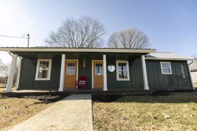 Main picture of 304 Quigley St