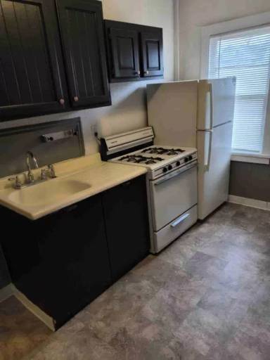 Main picture of 326 W 5th St