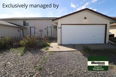 Main picture of 819 S Bellflower Dr