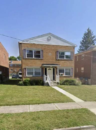 Main picture of 421 E Bruce Ave