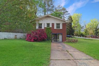 Main picture of 2412 Dawn Dr