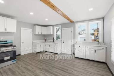 Main picture of 1548 Safford Ave