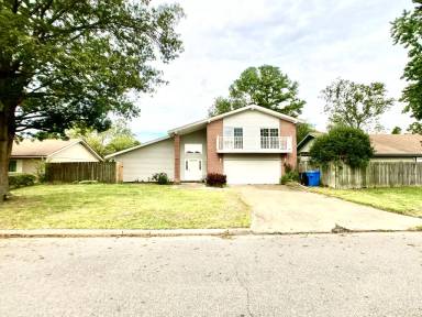 Main picture of 1245 Geranium Cres