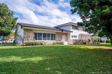 Main picture of 12525 SW 71st Ave