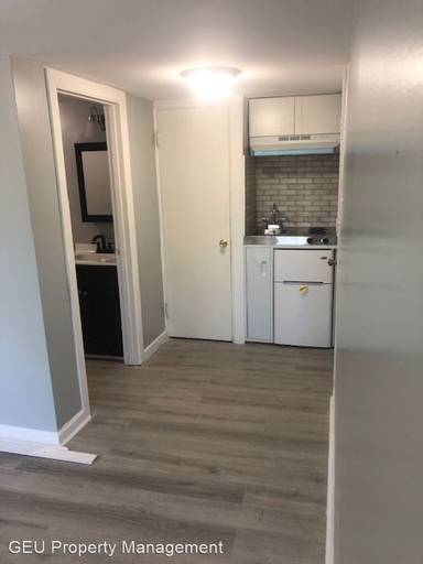 Main picture of 651 Main St