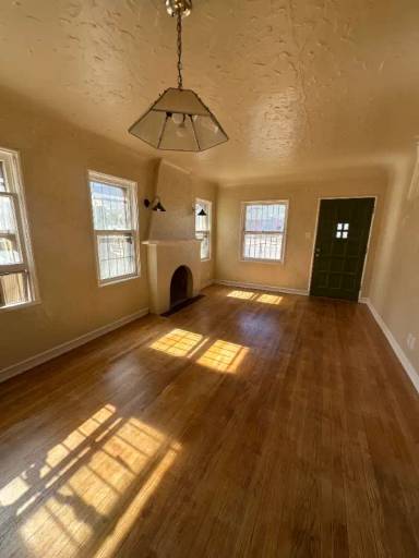 Main picture of 3030 Nashville Ave