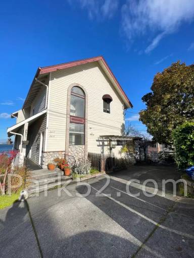 Main picture of 2419 N 31st St