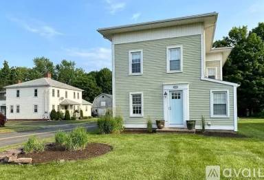 Main picture of 28 Pleasant St