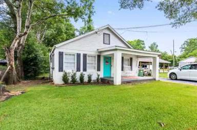 Main picture of 298 Broadway St