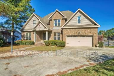 Main picture of 695 Cedar Pt