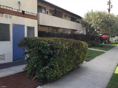 Main picture of 18000 Burbank Blvd