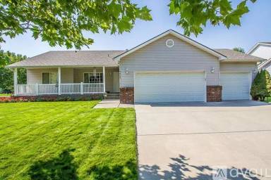 Main picture of 2035 N Palisades Dr