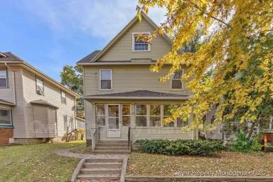 Main picture of 728 Hawthorne St NE