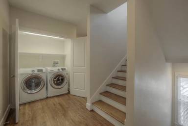Main picture of 4060 Oak St