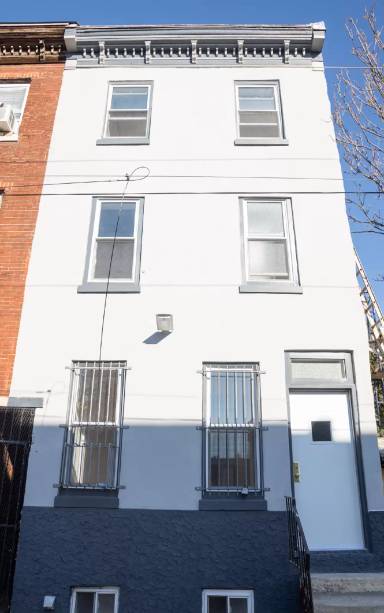 Main picture of 16 E Silver St