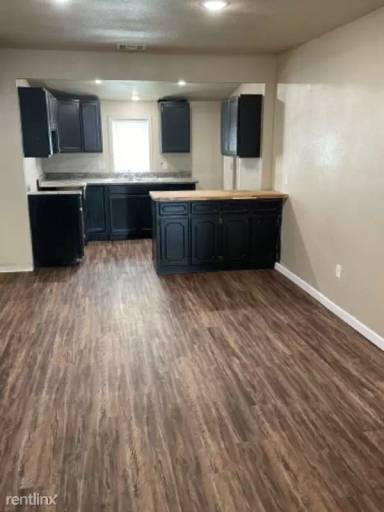 Main picture of 809 N McKinley Ave