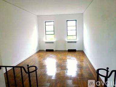 Main picture of 315 W 21st St