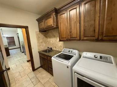 Main picture of 2604 SW 69th St