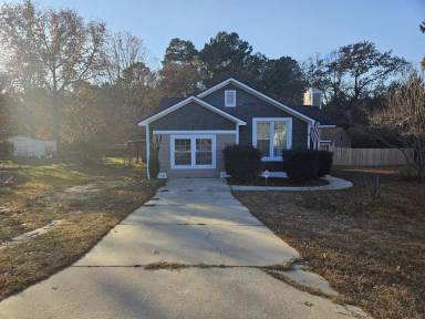 Main picture of 712 Loyola Ln