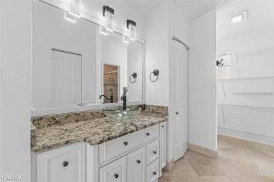 Main picture of 11407 Lakeview Dr