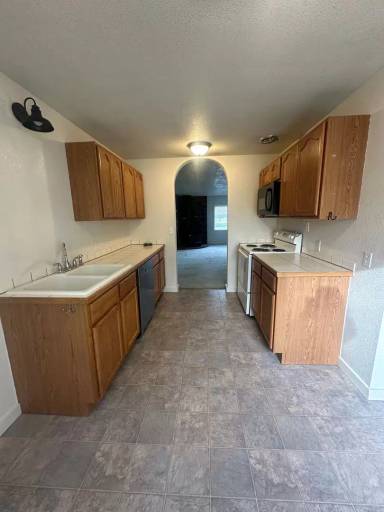 Main picture of 5844 Delaware Ave