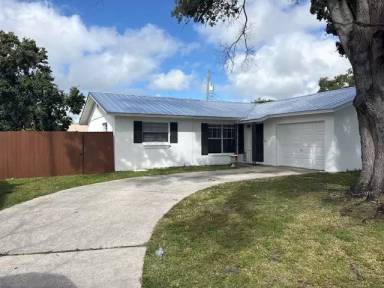 Main picture of 1703 N Pompano Ave