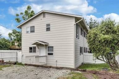 Main picture of 107 N 90th St