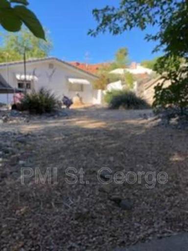 Main picture of 230 Diagonal St