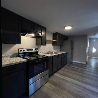 Main picture of 154 W Bow St