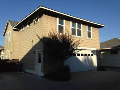 Main picture of 1833 Roth St
