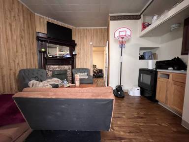 Main picture of 445 Baird St