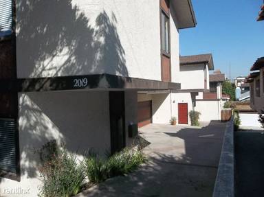 Main picture of 2019 Rockefeller Ln