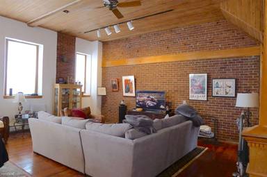 Main picture of 677 Grove St