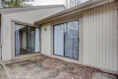 Main picture of 32 Colony West Dr